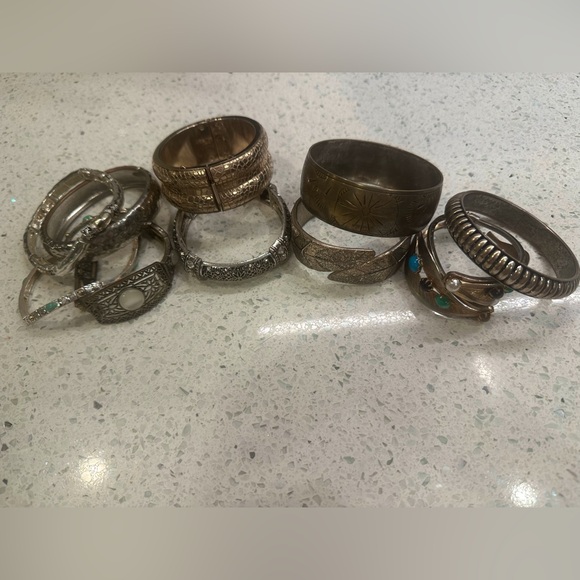 Vintage lot of 10 mid century bangles and braclets - Picture 1 of 16